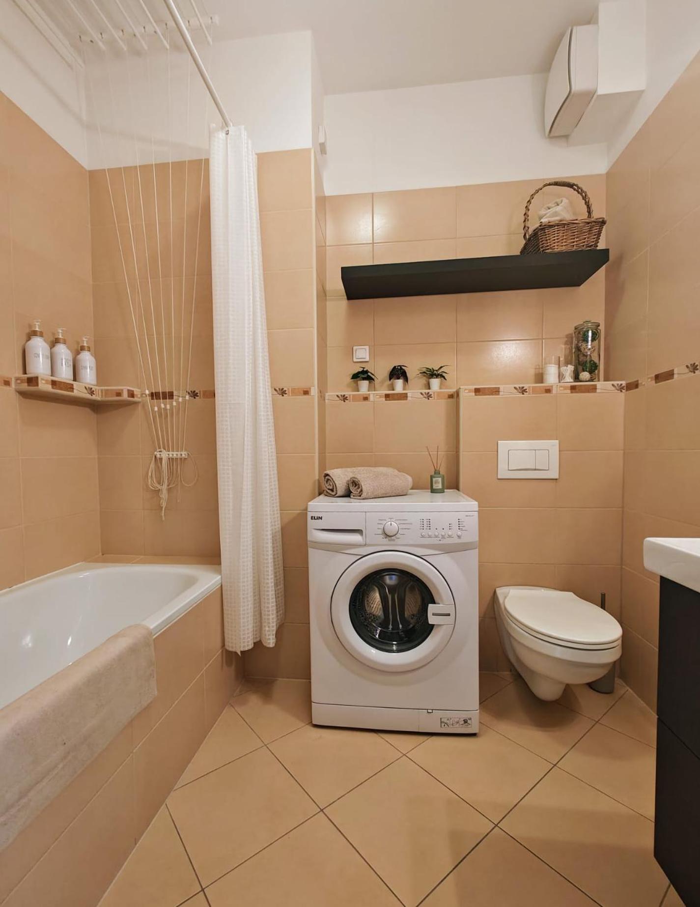 Apartament - Free Garage, Ac, Balcony, Wi-fi *